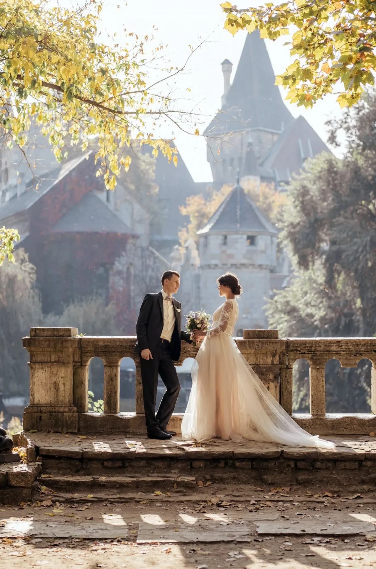 Portrait du couple en extérieur